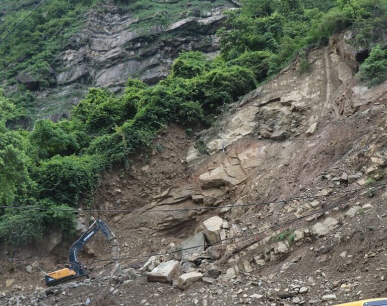 एकतर्फी खुल्यो बुटवल-पाल्पा सडक