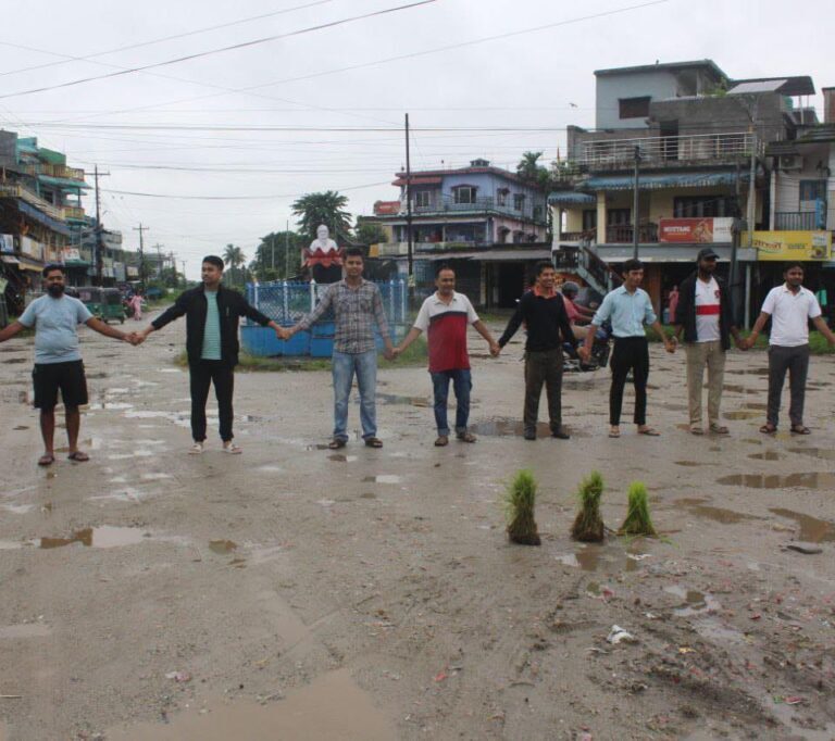 अलपत्र भद्रपुर—बिर्तामोड सडकको अपजस कसले लिने ?