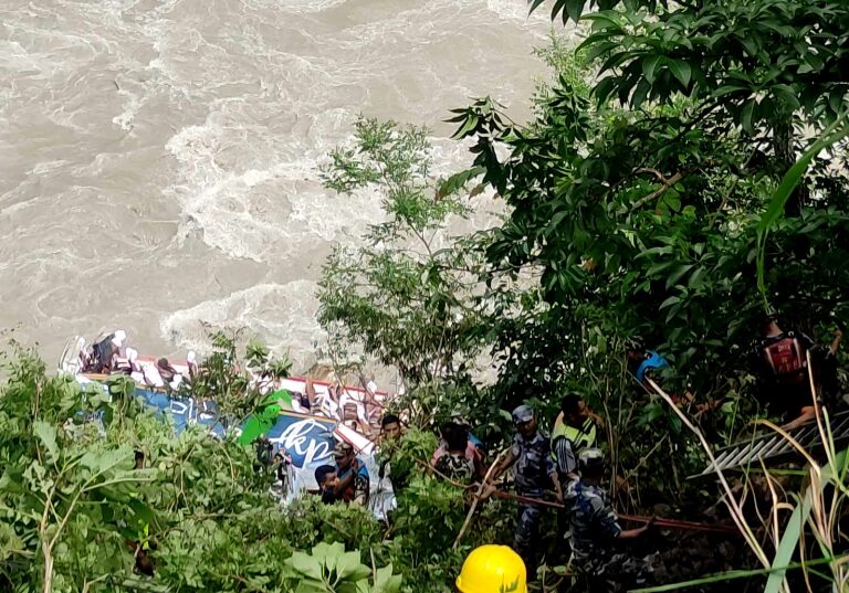 आँबुखैरेनी बस दुर्घटनामा मृत्यु हुनेको संख्या २७ पुग्यो