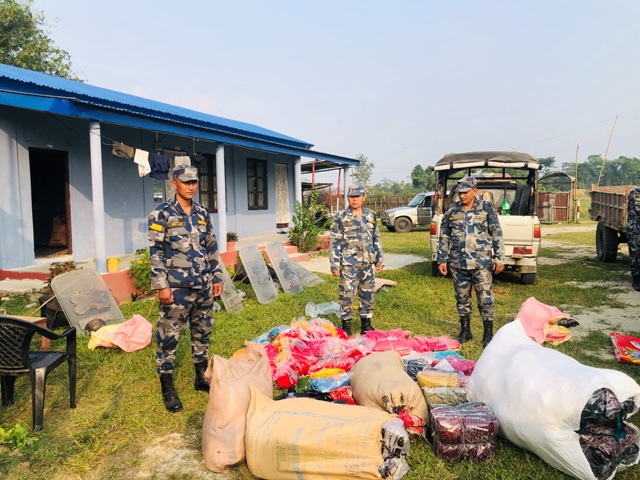 अढाई लाखको अवैध कपडा बरामत गर्दा सशस्त्रसँग विवाद