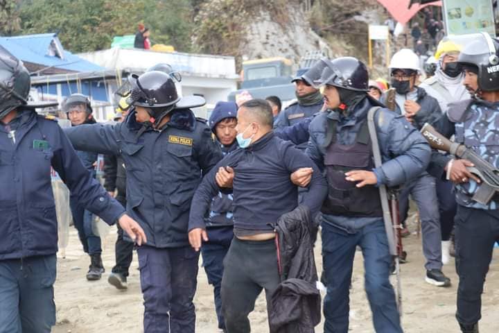 स्थानियको कुरा नसुन्दा पाथीभरा केबलकार शिलान्यासमा झडप, तीन घाइते