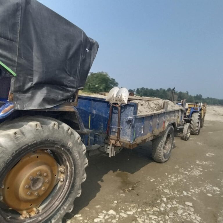 अर्जुनधारामा अवैध उत्खनन गर्ने ९ वटा ट्याक्टर नियन्त्रणमा